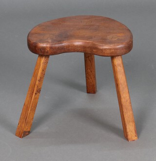 An elm kidney shaped 3 legged stool on outswept supports 29cm h x 31cm w x 23cm d 