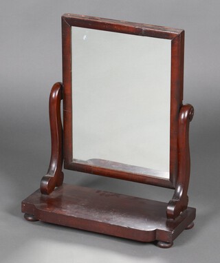 A Victorian rectangular plate dressing table mirror contained in a mahogany frame on a shaped base 54cm h x 44cm w x 20cm d 