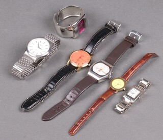 A gentleman's Sonar wristwatch, ditto Pulsar, a Ricoh wristwatch and 3 ladies wristwatches 