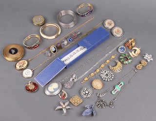 An Oliver Webber necklace, a gilt metal compact and other items of costume jewellery 
