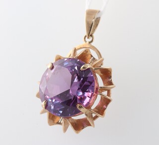 A 9ct yellow gold pendant set amethyst, 7.3 grams gross