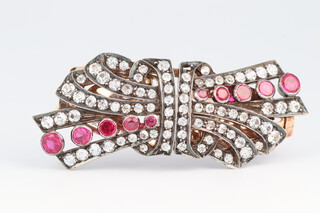 A 1920's metamorphic paste set brooch/clip in a gold, testing as 14ct mount, 3.13 grams gross 