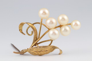 A 14ct yellow gold floral spray brooch with pearl decoration 5.7 grams 