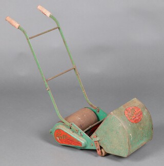 Webb, The miniature lawn mower for children, compete with grass box 60cm x 84cm x 23cm 