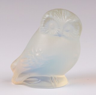A Lalique glass figure of a seated owl 5cm, base marked Lalique France 