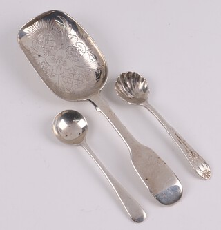 A Victorian silver fiddle pattern caddy spoon with engraved rectangular bowl, London 1848 by Jacob Wintle together with 2 silver salt spoons, 25 grams 