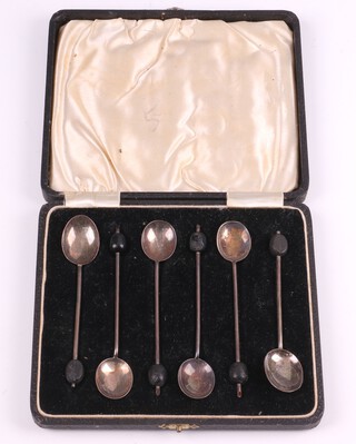 A cased set of 6 silver bean end coffee spoons Birmingham 1935 with Jubilee hallmark, by A J Bailey, 32 grams 