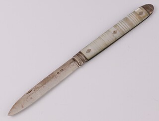 A Georgian silver bladed folding fruit knife with mother of pearl grip 8cm 