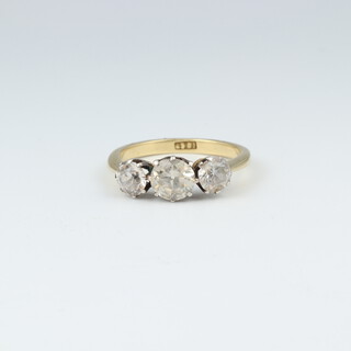 An 18ct yellow gold paste set ring, size M/12, 3.1 grams 