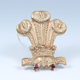 A gold plated double sided Prince of Wales feathers brooch 4cm 