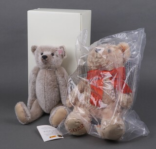 A Steiff "The Perfekt Bear" limited edition no. 305 of 2008, boxed and with certificate, together with 1 other 2022 "Cosy" year bear 113895 unboxed in original wrapper 