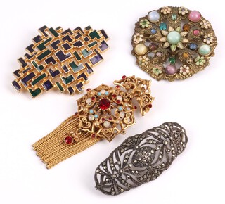 An oval pierced silver oval brooch, a Dorlan gilt brooch, a Feorenzi gilt metal brooch and 1 other 