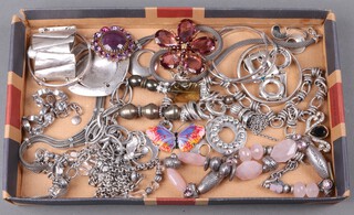 A collection of costume jewellery 