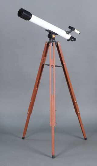 A Japanese astronomical telescope D=60mm F=700mm complete with tripod 127h 