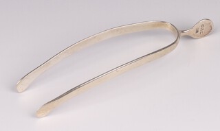 A pair of wishbone shaped silver sugar tongs, Birmingham 1915 by Levi & Solomon, 17 grams