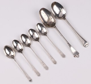 A set of 5 silver coffee spoons Sheffield 1928, an engraved dog nose silver spoon Sheffield 1899 and 1 other spoon, 104 grams 