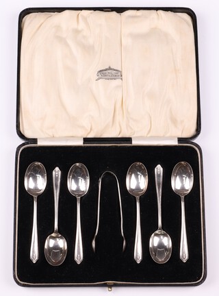 A cased set of 6 silver coffee spoons with tongs, Birmingham 1929 by Barker Brothers Silver Ltd., 72 grams 