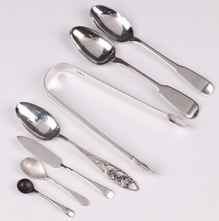 A pair of Victorian silver sugar tongs London 1880, a George IV silver fiddle pattern teaspoon Newcastle 1826, a pierced Sterling silver teaspoon, silver butter knife and 2 salt spoons, 102 grams 