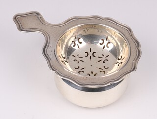 A silver tea strainer and stand Birmingham 1958 by Robert Pringle & Sons, 59 grams 