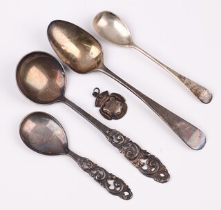 A silver watch chain medallion, a Georgian Old English pattern silver teaspoon, silver salt spoon and 2 Continental silver spoons, 53 grams