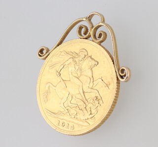 A George V 1914 sovereign with pendant mount, 8.7 grams gross