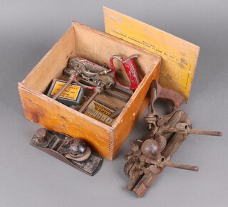 A Record Improved Combination plane no. 050 together with a Stanley no.110 thumb plane 