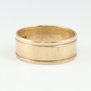 A 9ct gold wedding band, size O, 3.4 grams