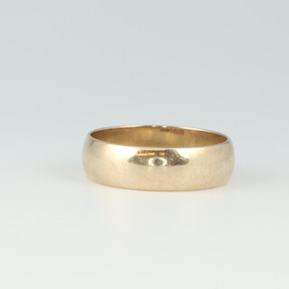 A 9ct gold wedding band, size O 1/2, 3.3 grams