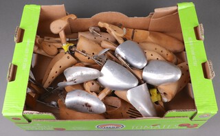 Eight pairs of beech shoe trees and 3 pairs of metal shoe trees 