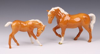 A Beswick figure of a Palomino horse with right leg crooked 14cm (chip to ear and glued), together with a Palomino foal 11cm 