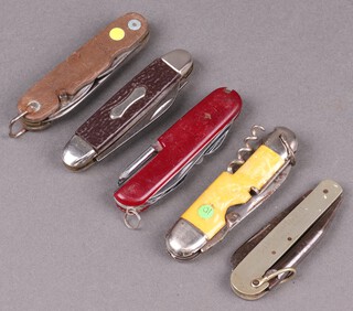 A Girl Guides folding pocket knife and 4 others 