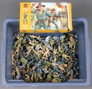 A collection of Airfix model soldiers and a boxed set of Australian Infantry Soldiers (Military Series) 