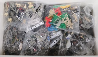 A large quantity of various metal and plastic Warhammer figurines (all unboxed, some painted)