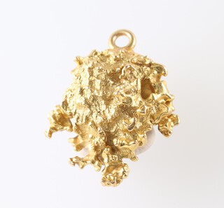 A yellow metal nugget pendant/charm 2cm 4.4g