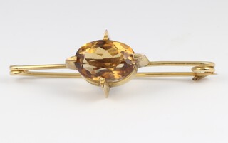 A 9ct gold and citrine set tie pin, 4.5cm, 3.4g