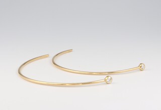 Tiffany & Co, a gold marked 750 bangle, set 2 diamonds, 5.1 grams gross, complete with Tiffany & Co black plush box and green outer cardboard box 