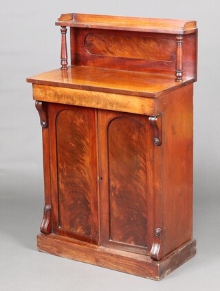 A Regency mahogany chiffonier, the raised shelf back with columns to the sides the base enclosed by arched panelled doors  117cm h x 72cm w x 38cm d 