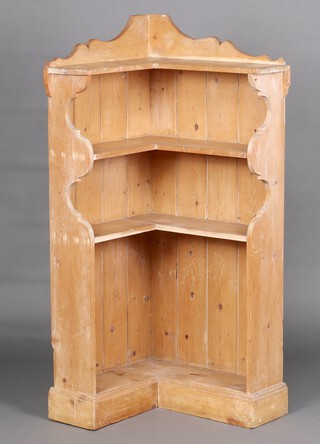 A Victorian stripped pine 4 tier open corner bookcase  140cm h x 64cm w x 56cm d 