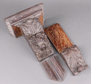 A Victorian carved oak bracket with lion decoration 40cm h x 22cm w x 15cm