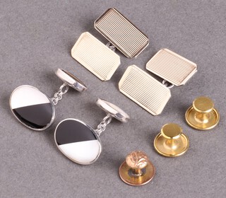3 9ct gold dress studs 2.3g and 2 pairs of silver cufflinks 