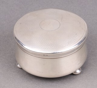 An Art Deco circular silver dressing table box with hinged lid on bun feet, Birmingham 1926 by Walker & Hall, 1.5cm x 3cm 