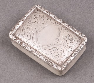 A Georgian silver vinaigrette with silver gilt grill, Birmingham 1827 by Nathanial Mills 17g