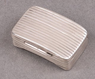A ribbed silver vinaigrette with silver gilt grill, Birmingham 1904 by Joseph Wilmore, 17g