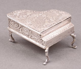 A Continental silver trinket box in the form of a grand piano with import marks, London 1900, 53g 