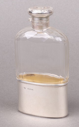 A cut glass hip flask with silver collar and detachable silver cup, London 1915 and 1916, marks rubbed, cup weighs 39g 