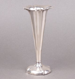 An Edwardian silver trumpet shaped specimen vase Birmingham 1905, 15cm (weighted) 