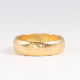 A 22ct gold wedding band, size J, 6g