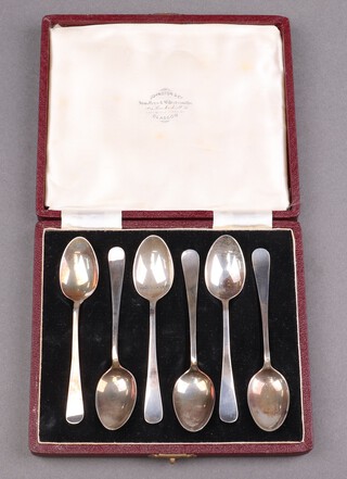 A cased set of 6 Old English silver coffee spoons, Sheffield 1955 by Cooper Brothers and Sons, 54g