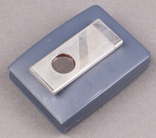 A 925 silver cased cigar cutter with metal blade and plastic mounts, 17g gross