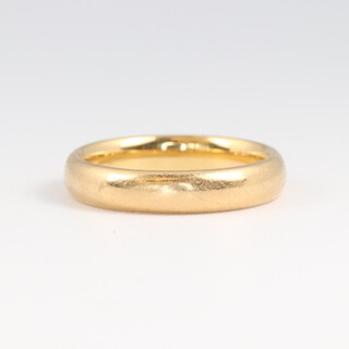 A 22ct gold wedding band, size K, 5.3g